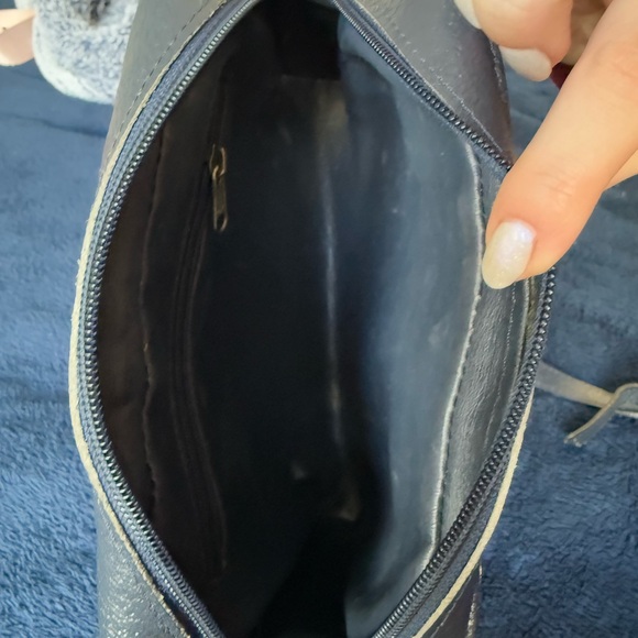 Gucci Beige and Black Crossbody Bag - Picture 3 of 8